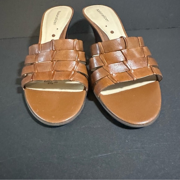 NATURALIZER Slip On Leather Strappy Brown Sandles/Shoes size 8 1/2 - Picture 2 of 8